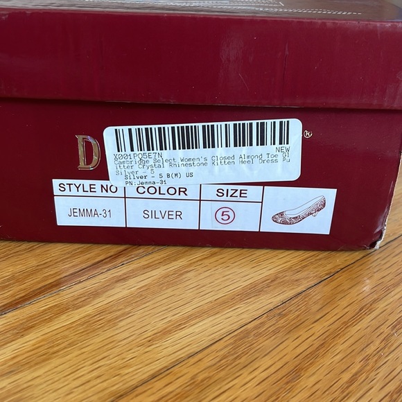 Delicacy Dress Shoe with Low Heel Women’s Size 5 - Picture 7 of 7